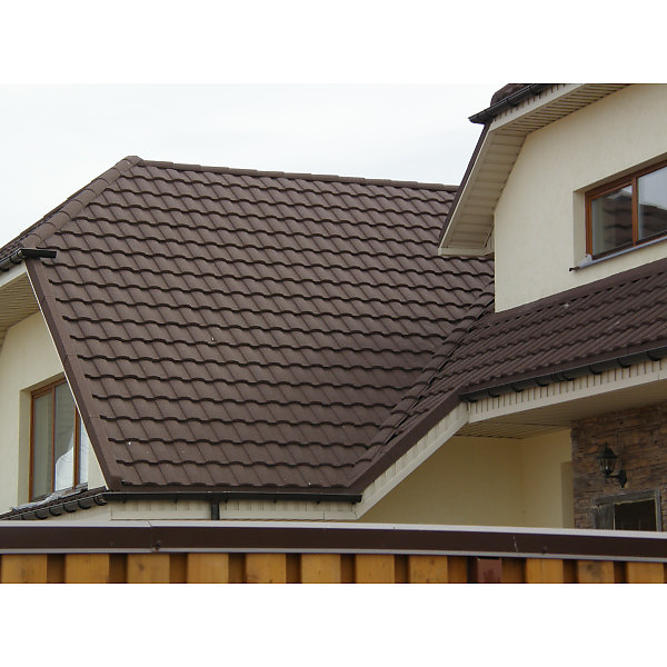 Кровля из композитной черепицы Metrotile Roman Coffee на современном доме